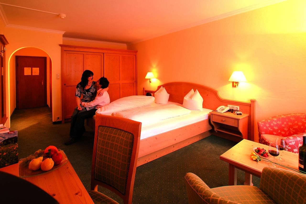 Hotel Goldenes Kreuz 坦海姆 外观 照片